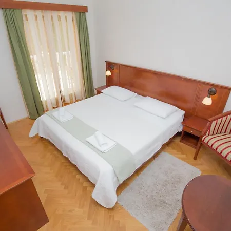 Plava Laguna Πανσιόν 4*