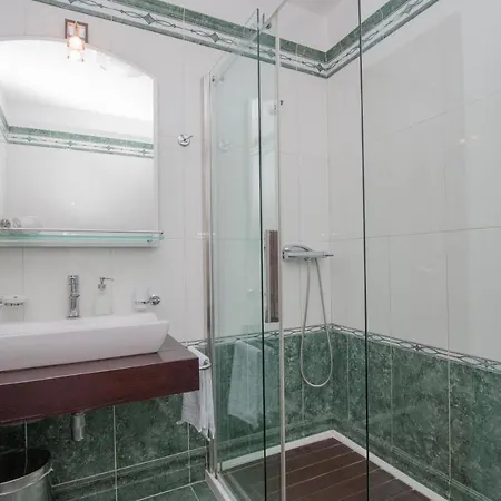 Plava Laguna بيت ضيافة 3*