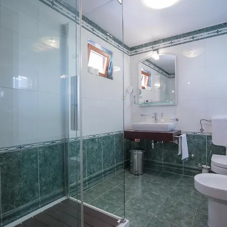 Plava Laguna بيت ضيافة 3*