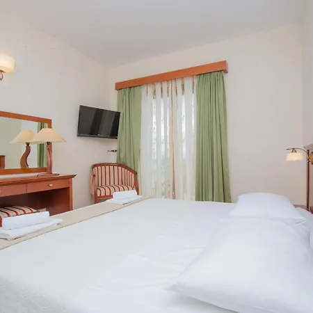 Πανσιόν Plava Laguna 4*