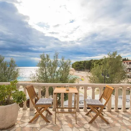 Plava Laguna Πανσιόν